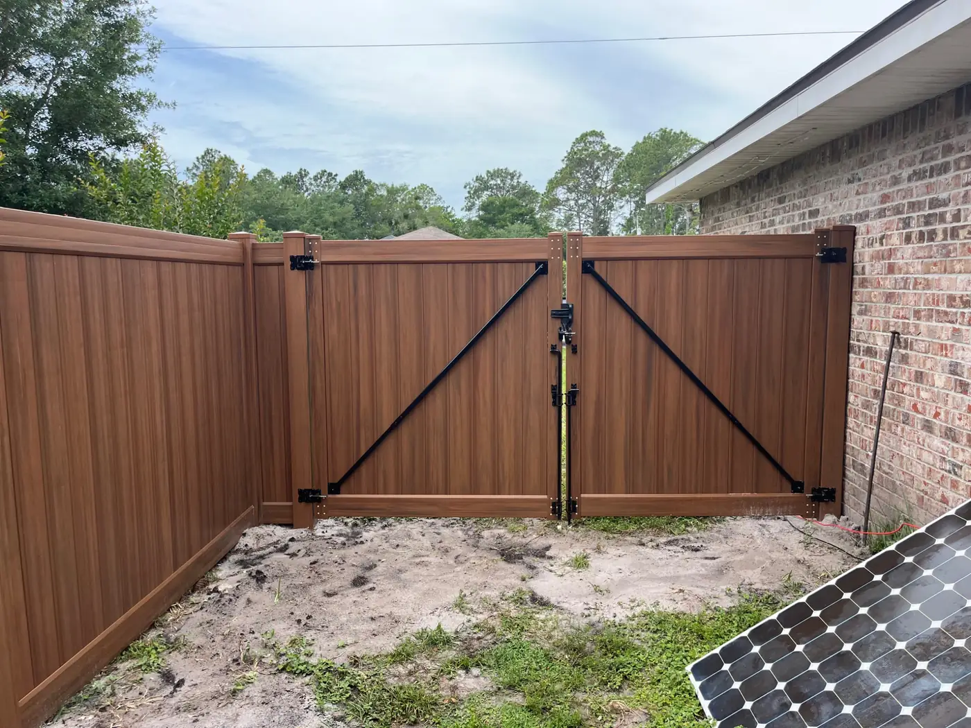 Mocha vinyl double gate