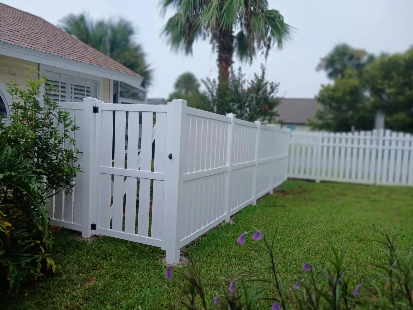 White semi-privacy vinyl fence