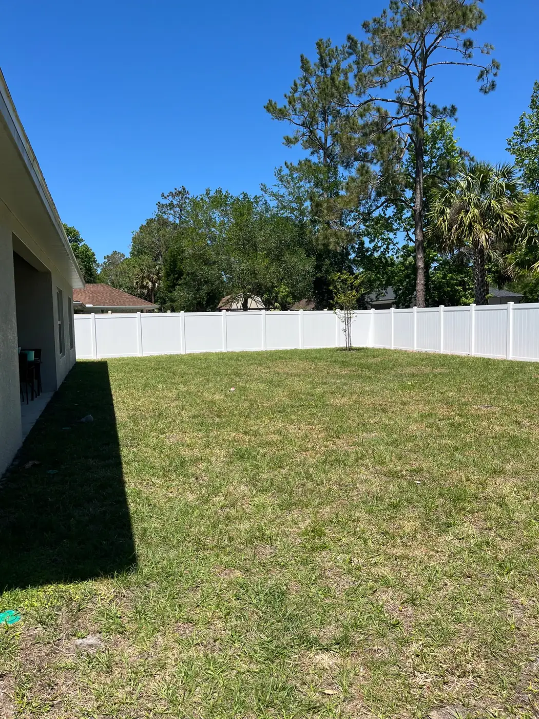 White vinyl privacy fence with gate